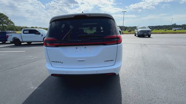 Used 2025 Chrysler Pacifica Limited FWD image 7