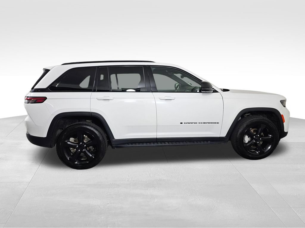 Used 2024 Jeep Grand Cherokee Limited w/ Luxury Tech Group II AWD/4WD image 8
