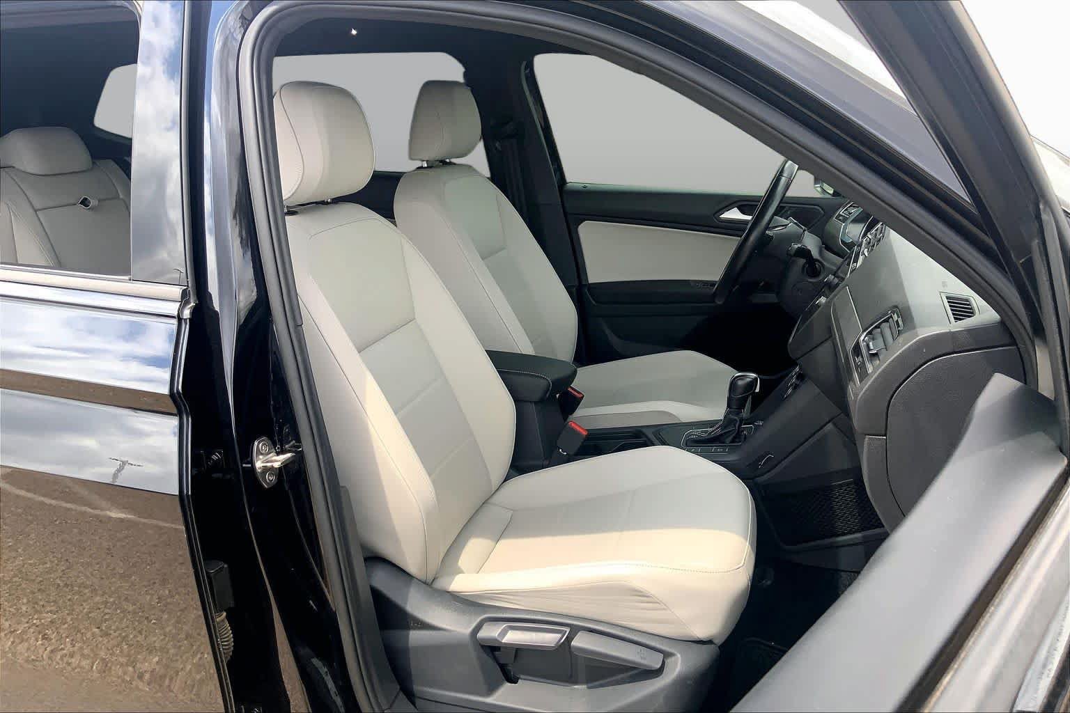 Used 2021 Volkswagen Tiguan SE R-Line FWD image 9