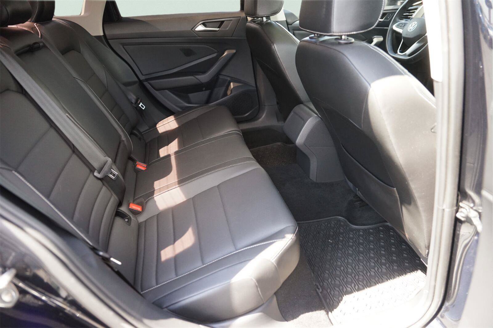Used 2022 Volkswagen Jetta SE FWD image 16