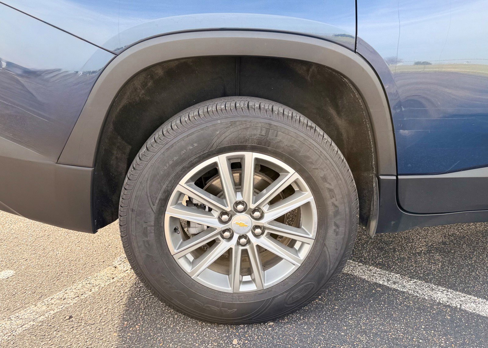 Used 2023 Chevrolet Traverse LT image 14