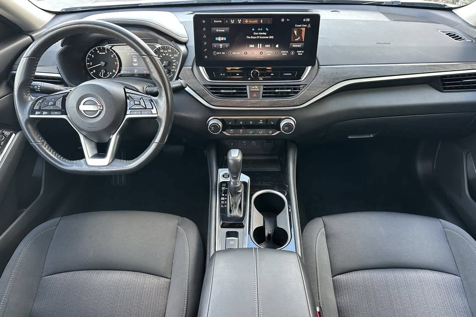 Used 2023 Nissan Altima 2.5 SV w/ SV Premium Package FWD image 3