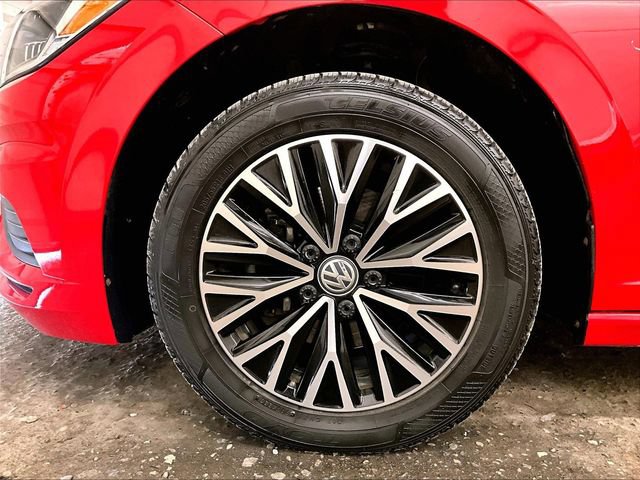Used 2019 Volkswagen Jetta SEL w/ Cold Weather Package FWD image 8