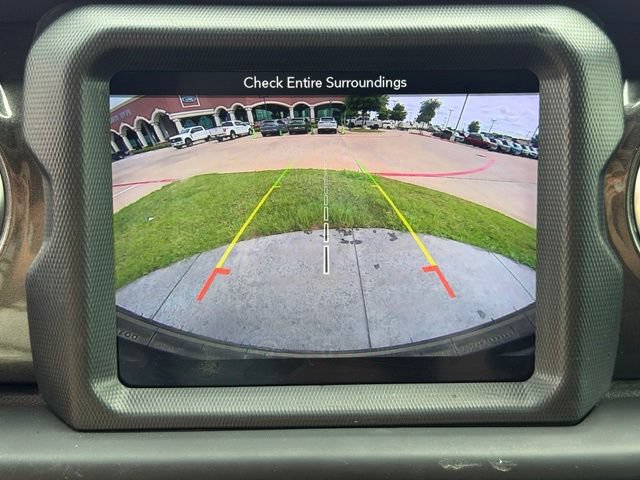 Used 2019 Jeep Wrangler Unlimited Sahara AWD/4WD image 16