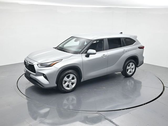 Used 2024 Toyota Highlander LE image 42