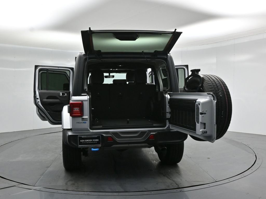 Used 2023 Jeep Wrangler Unlimited Sahara w/ Cold Weather Group image 33