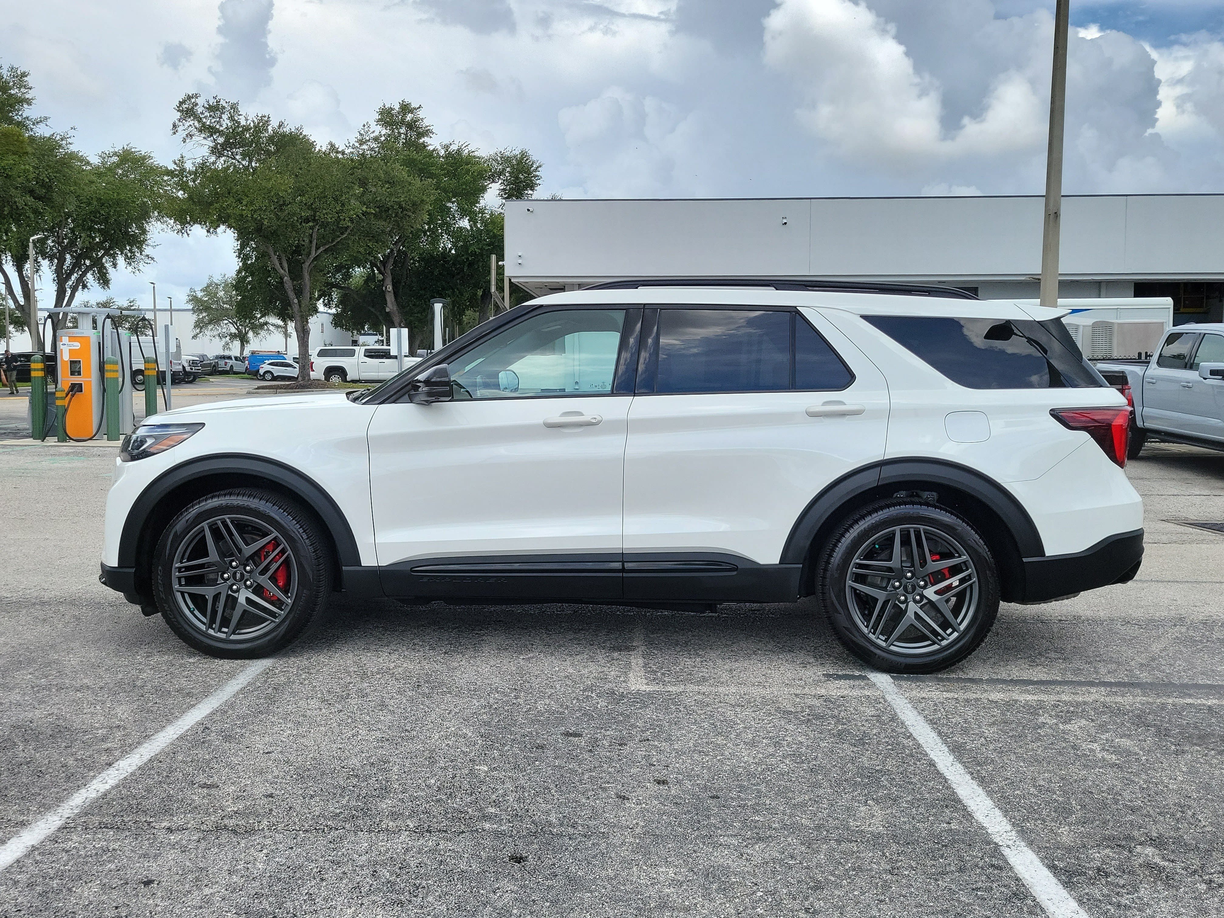 Certified 2025 Ford Explorer ST w/ Sun And Sound Package RWD image 6