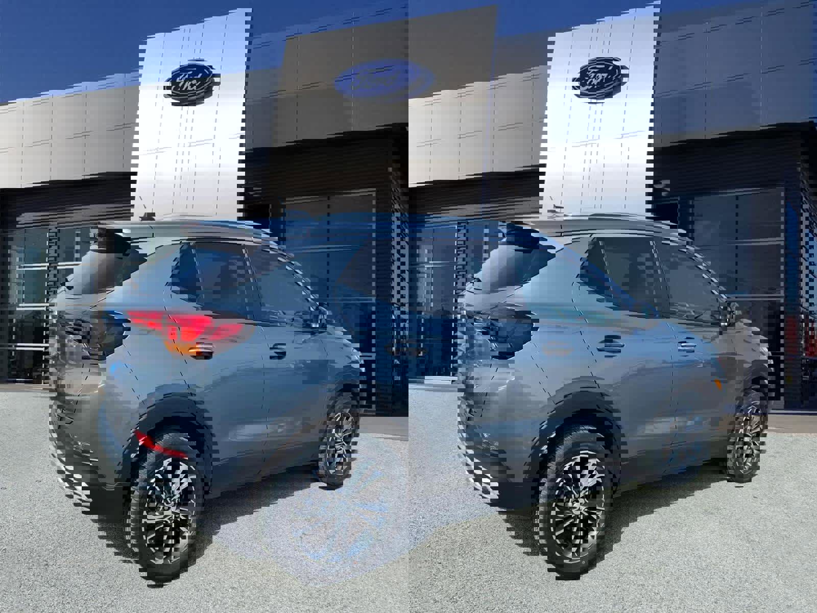 Used 2022 Buick Encore GX Select image 2