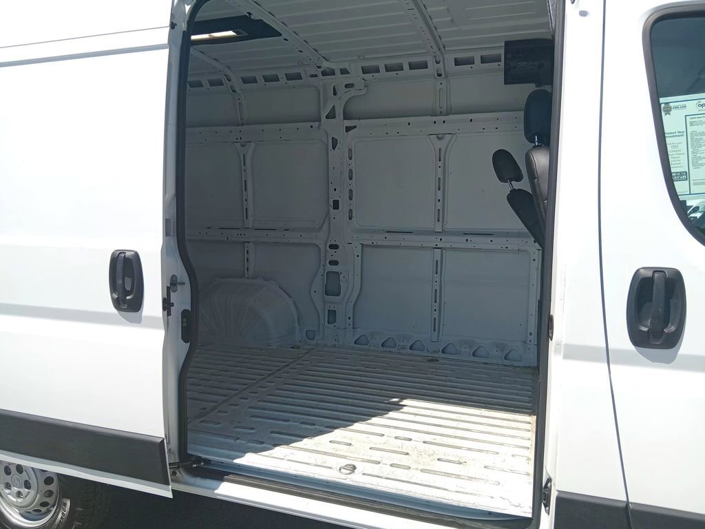 Used 2024 RAM ProMaster 2500 w/ Convenience Group FWD image 12