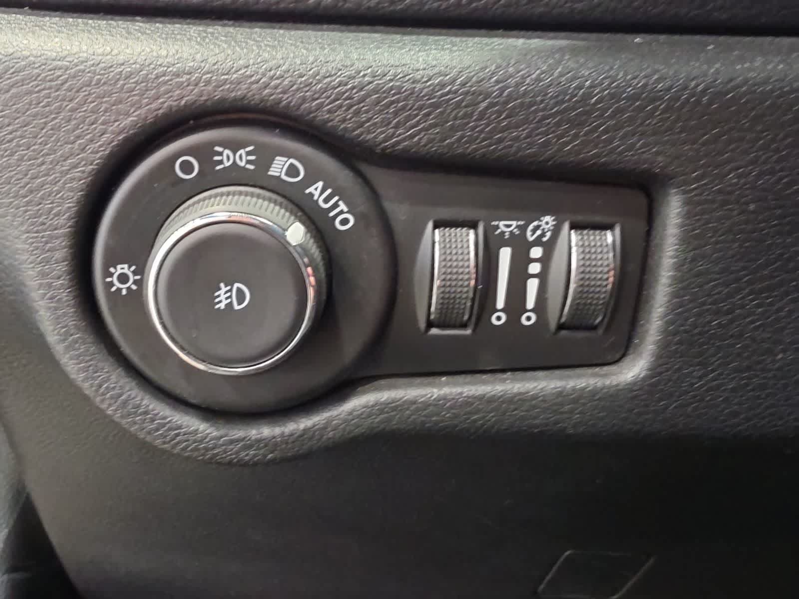Used 2025 Chrysler Pacifica Limited FWD image 20