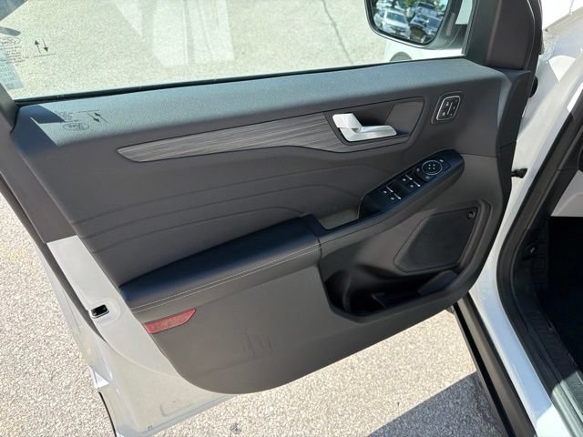 Certified 2023 Ford Escape Platinum w/ Premium Technology Package AWD/4WD image 22