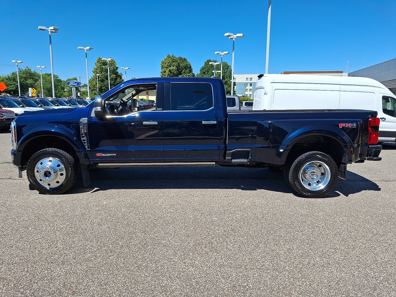 Certified 2025 Ford F450 Platinum w/ Platinum Plus Package AWD/4WD image 6