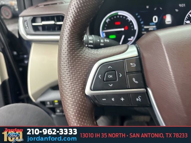 Used 2024 Toyota Sienna Platinum FWD image 22