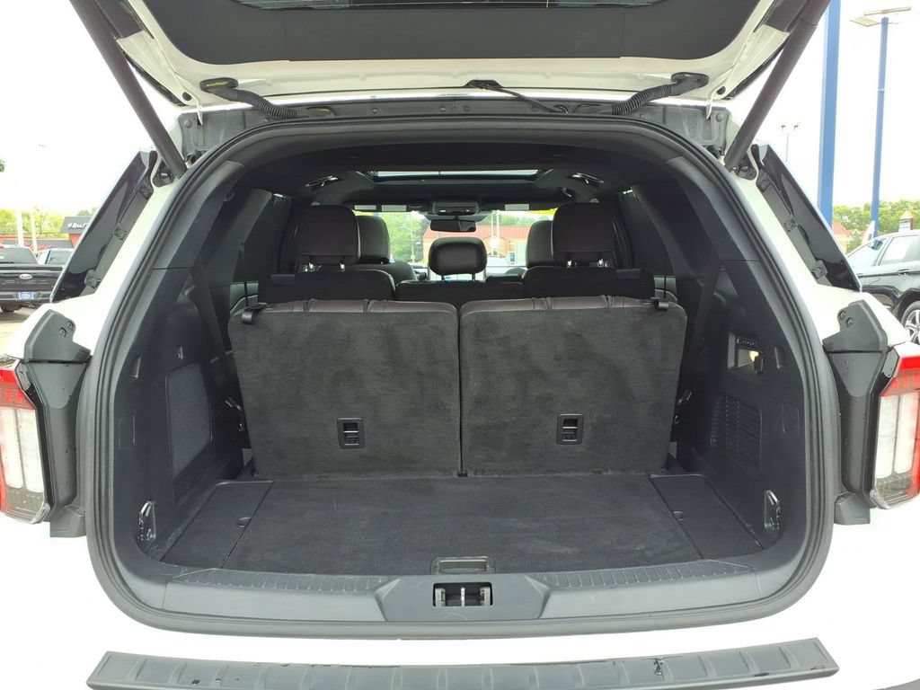 Certified 2025 Ford Explorer Platinum AWD/4WD image 10