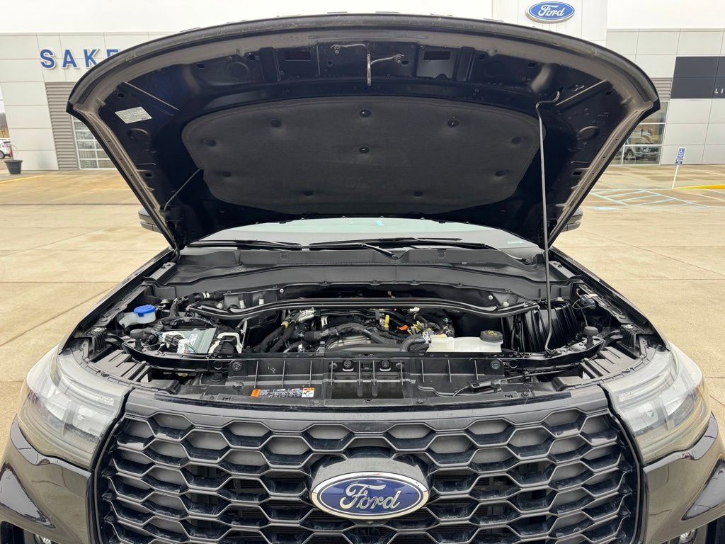 Certified 2025 Ford Explorer ST-Line AWD/4WD image 40