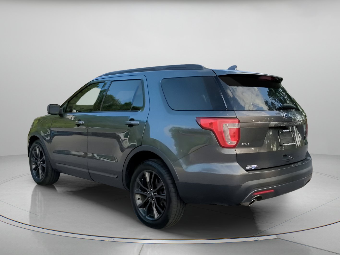 Certified 2017 Ford Explorer XLT w/ Equipment Group 202A FWD image 20