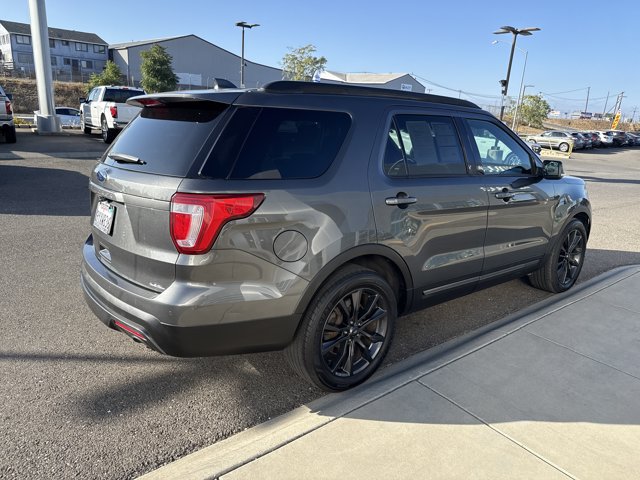 Certified 2017 Ford Explorer XLT w/ Equipment Group 202A FWD image 5