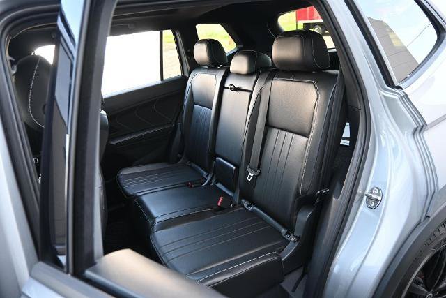 Used 2022 Volkswagen Tiguan SE R-Line AWD/4WD image 26