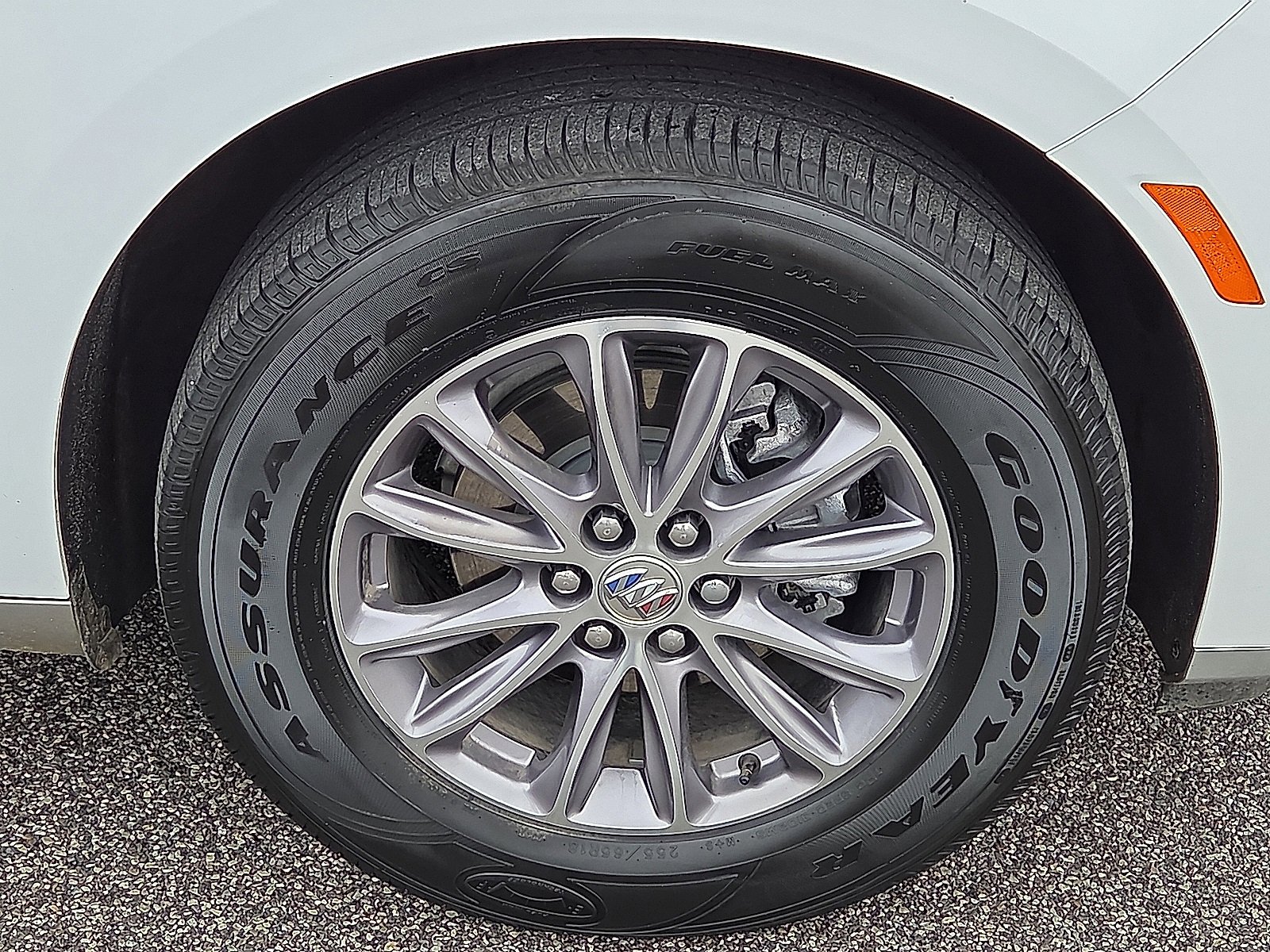 Used 2024 Buick Enclave Essence image 7