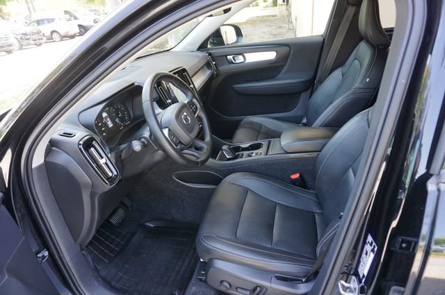Used 2021 Volvo XC40 T4 Momentum w/ Protection Package Premier FWD image 14