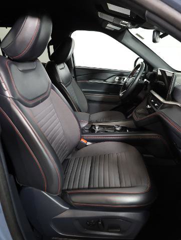 Certified 2025 Ford Explorer ST-Line w/ Premium Package AWD/4WD image 9