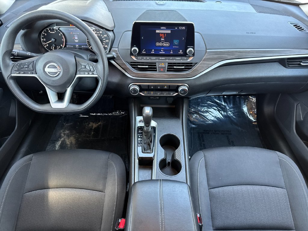 Used 2025 Nissan Altima 2.5 SV FWD image 12