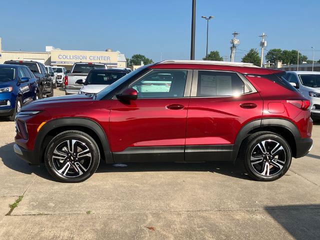 Used 2025 Chevrolet TrailBlazer LT w/ Convenience Package AWD/4WD image 2