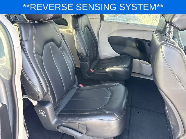 Used 2024 Chrysler Pacifica Touring-L FWD image 9