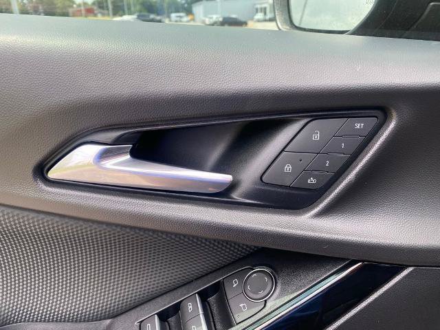 Used 2025 Chevrolet Equinox RS w/ Safety and Technology Package FWD image 14