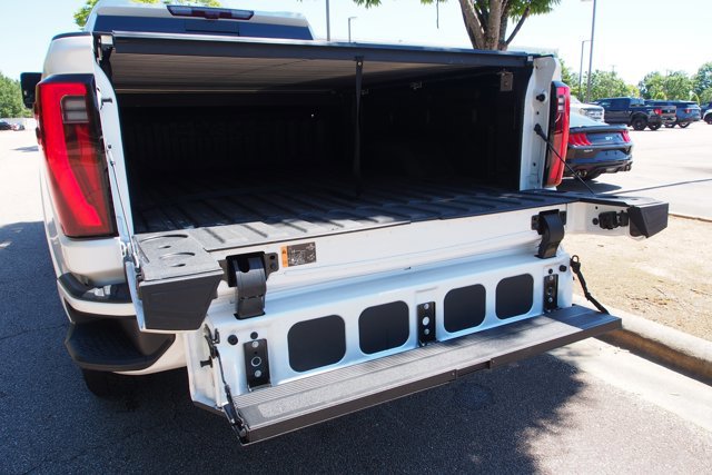 Used 2024 GMC Sierra 2500 Denali w/ Technology Package AWD/4WD image 8