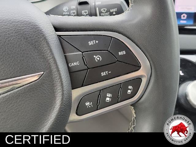 Used 2023 Chrysler Pacifica Touring-L FWD image 31