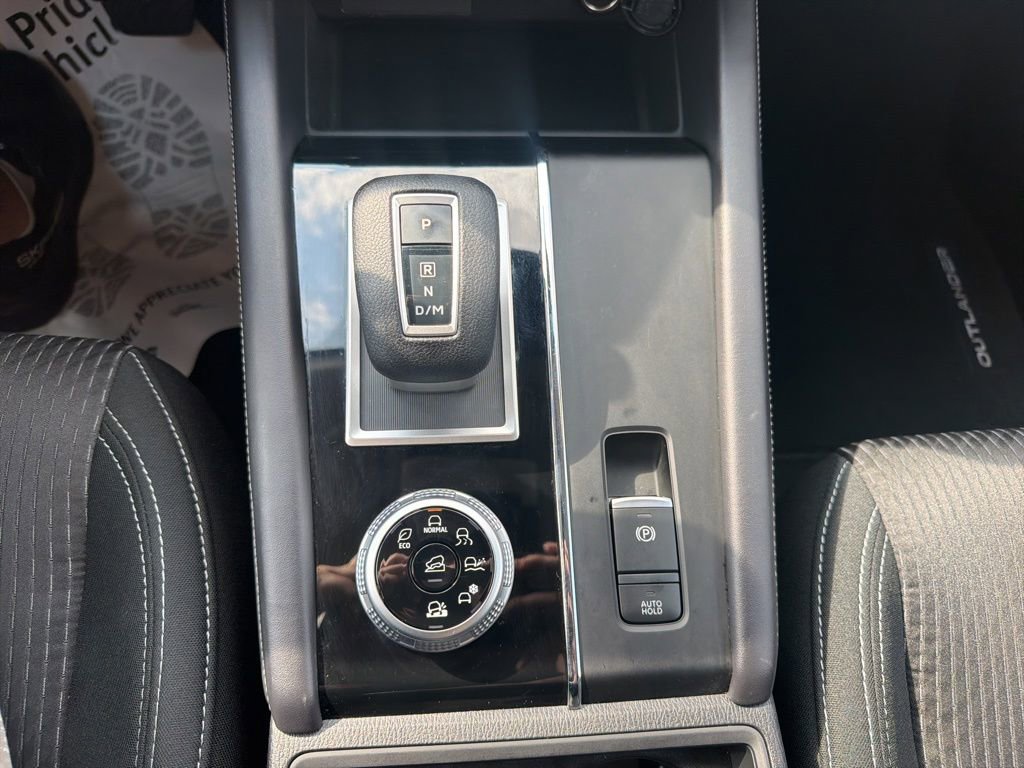 Used 2024 Mitsubishi Outlander ES AWD/4WD image 27