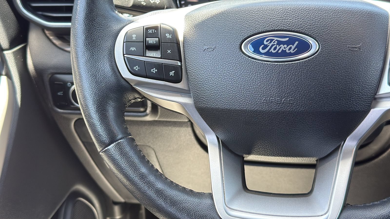Certified 2024 Ford Explorer Limited RWD image 14
