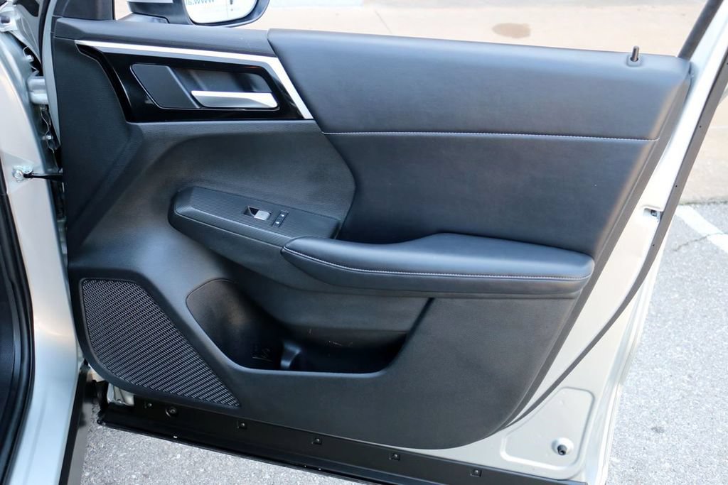 Used 2024 Mitsubishi Outlander SE AWD/4WD image 35
