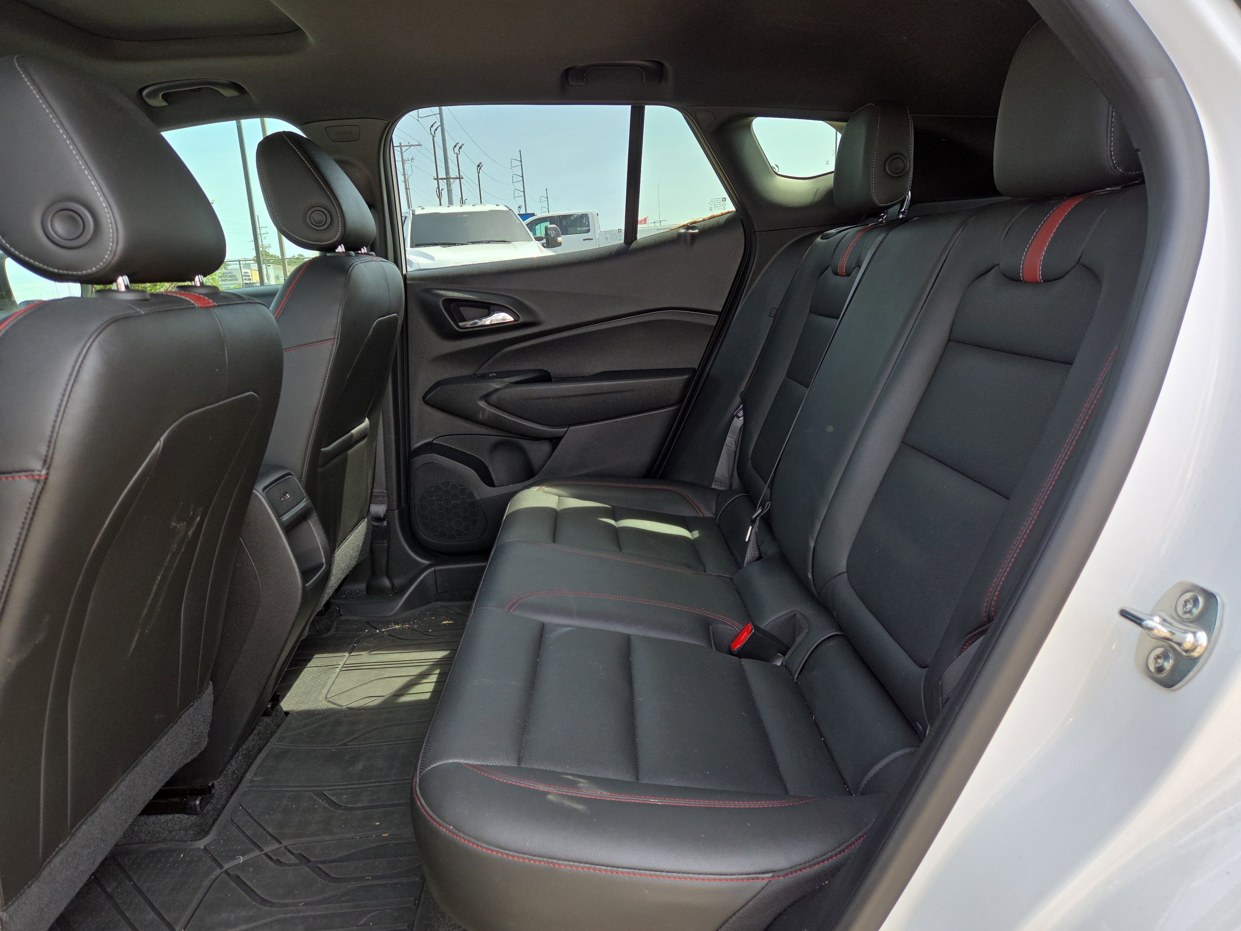 Used 2024 Chevrolet Trax RS w/ Sunroof Package FWD image 11