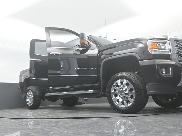 Used 2018 GMC Sierra 2500 Denali w/ Duramax Plus Package AWD/4WD image 31