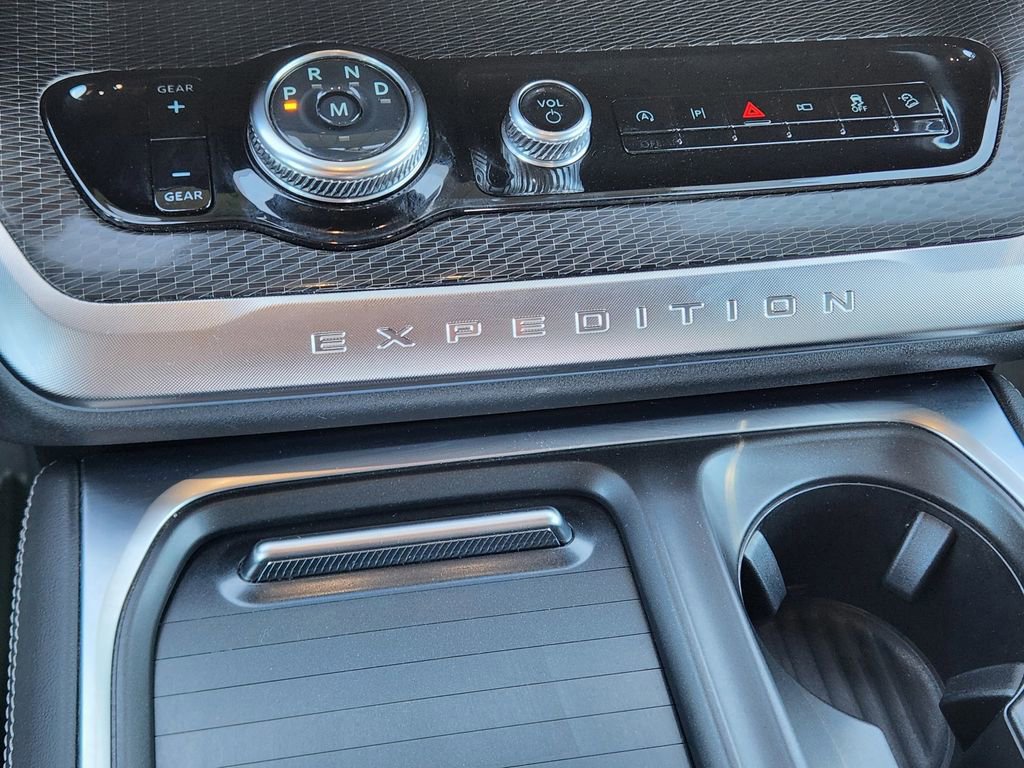 Certified 2025 Ford Expedition Platinum w/ Stealth Performance Package image 29