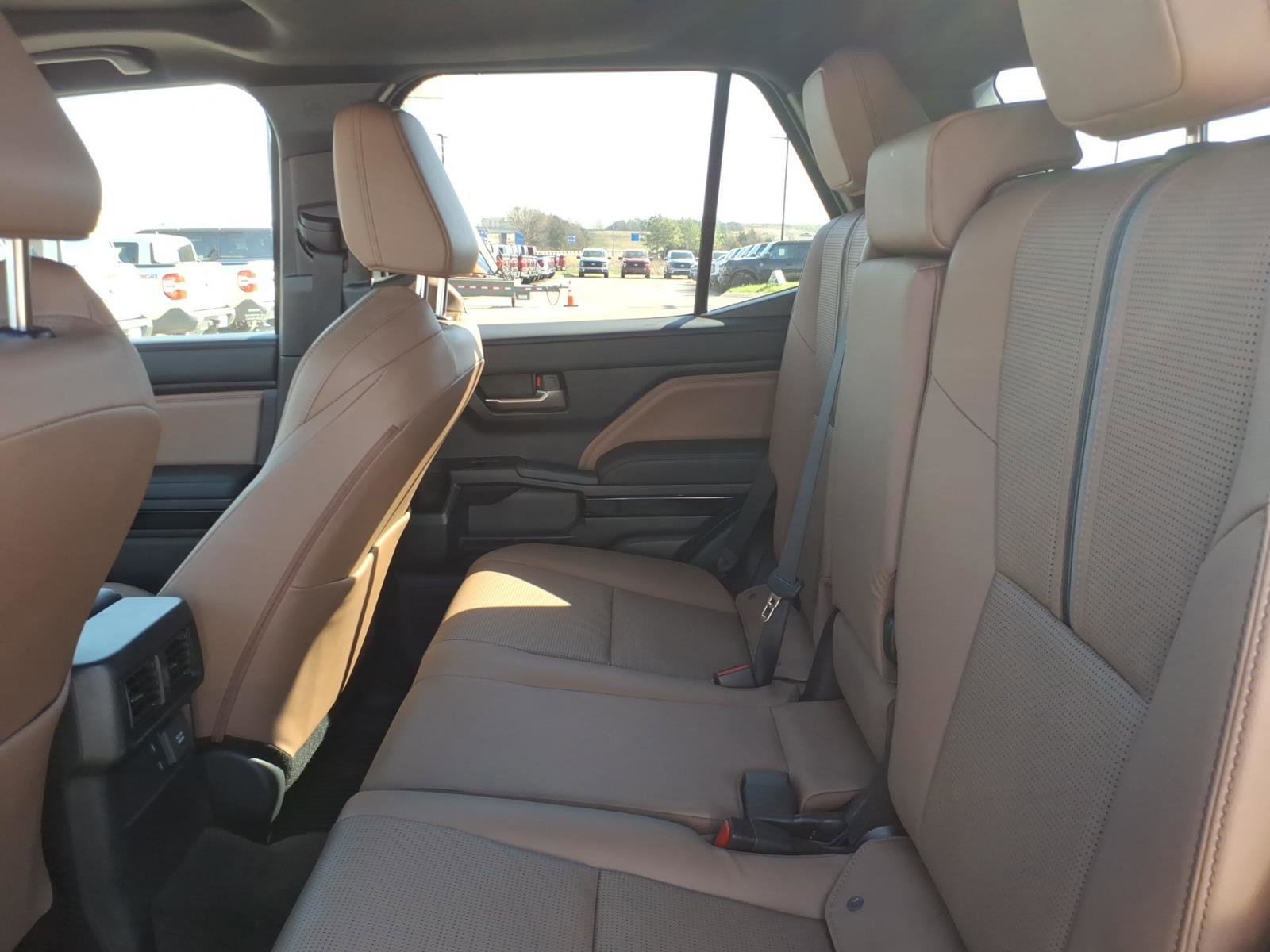 Used 2025 Toyota 4Runner Limited image 13