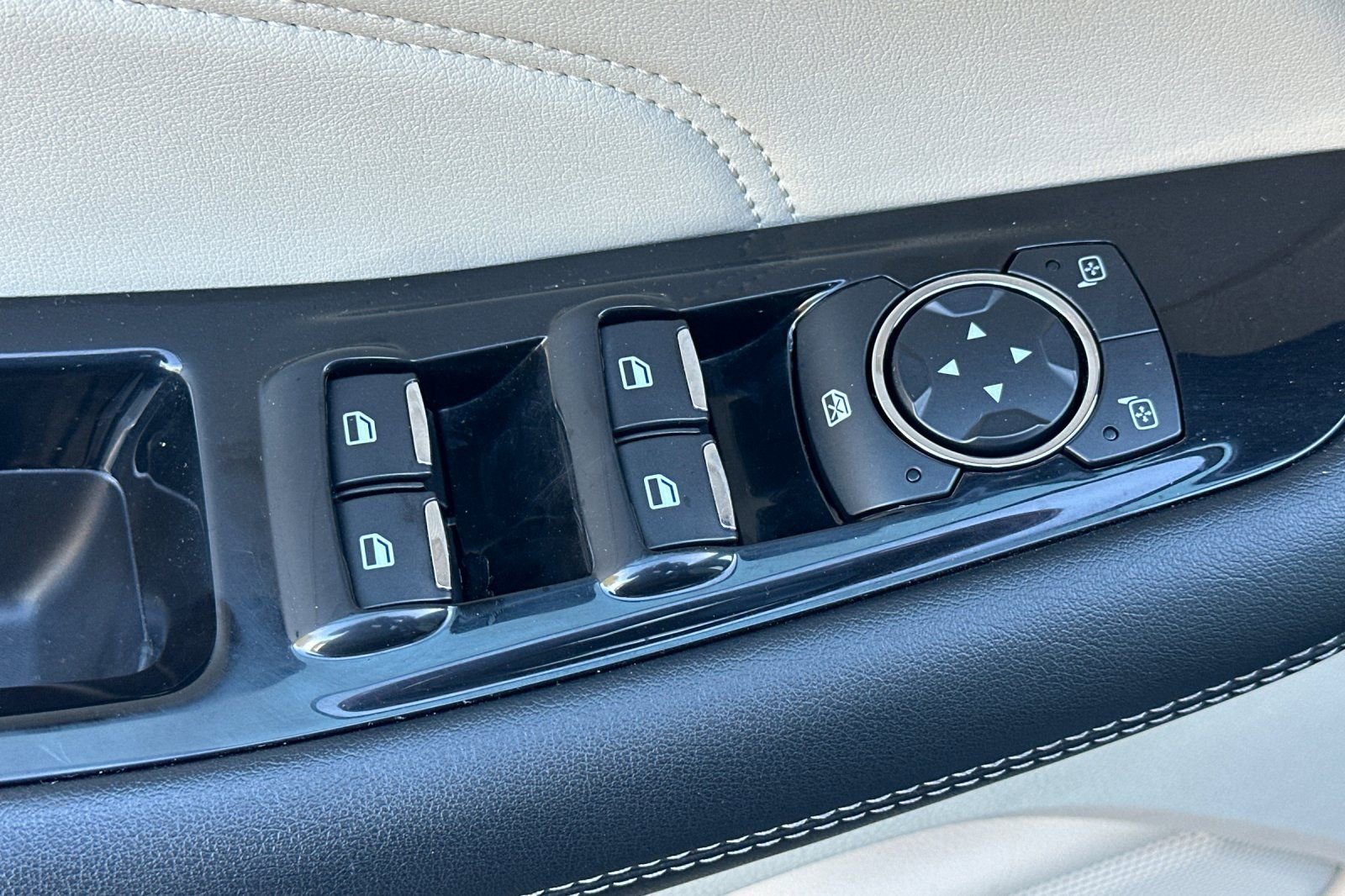 Certified 2019 Ford Edge Titanium w/ Cold Weather Package image 12