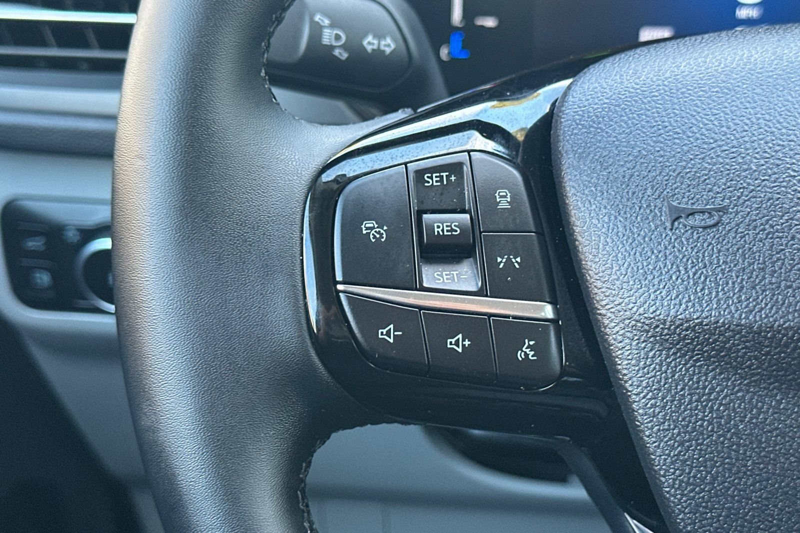 Certified 2025 Ford Escape SE FWD image 36