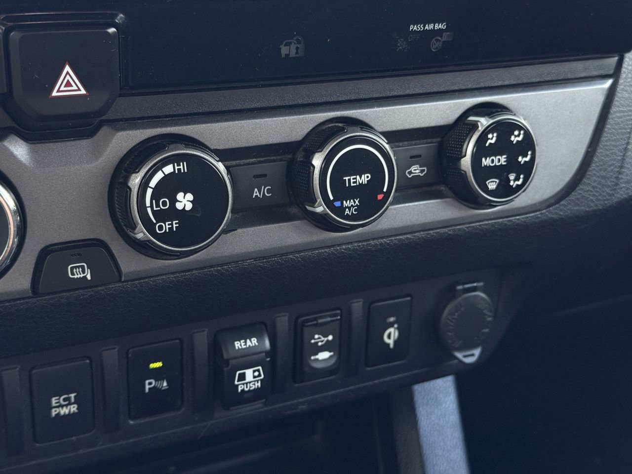 Used 2018 Toyota Tacoma TRD Off-Road w/ Technology Package image 20