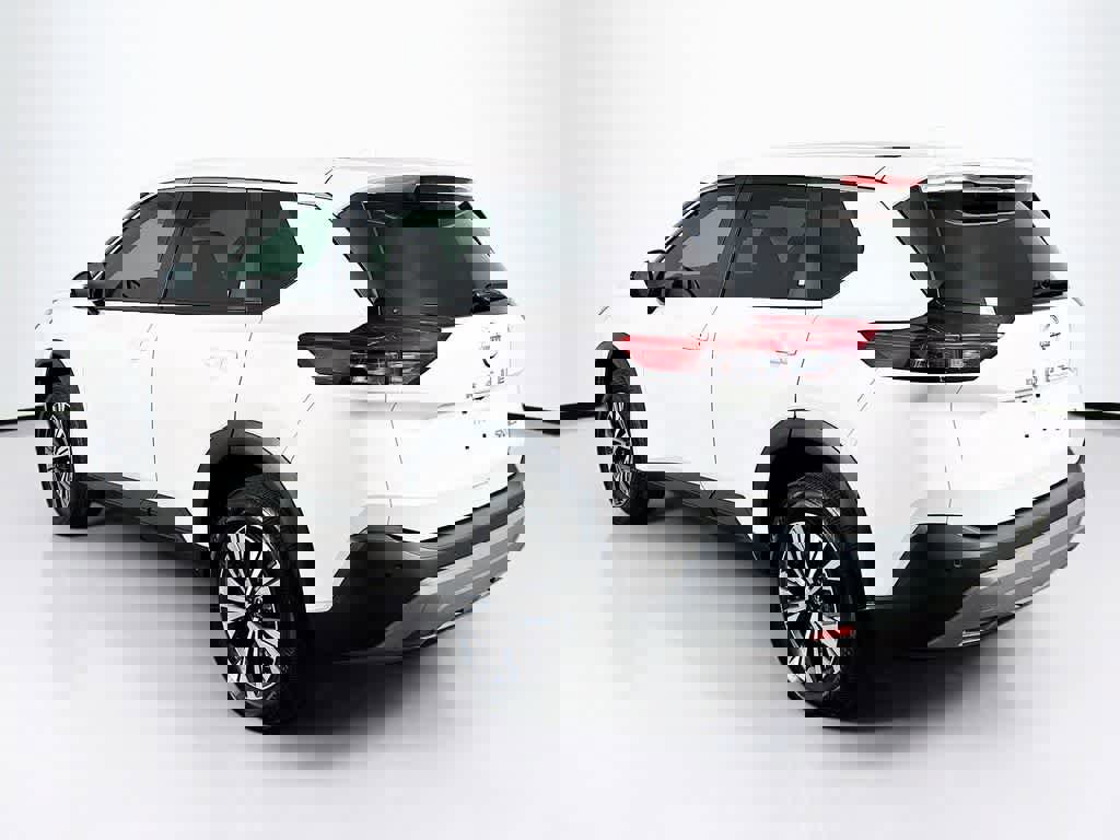 Used 2022 Nissan Rogue SV image 3