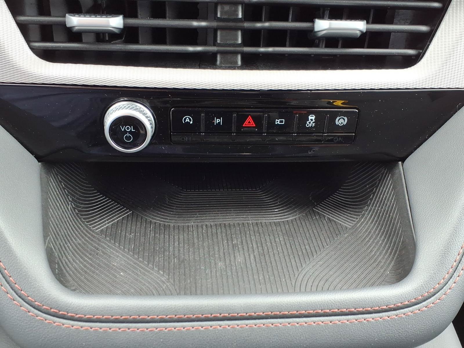 Certified 2025 Ford Explorer Active AWD/4WD image 19