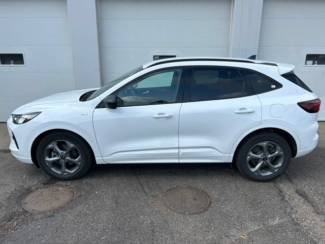 Certified 2023 Ford Escape ST-Line w/ Tech Pack #1 FWD image 3