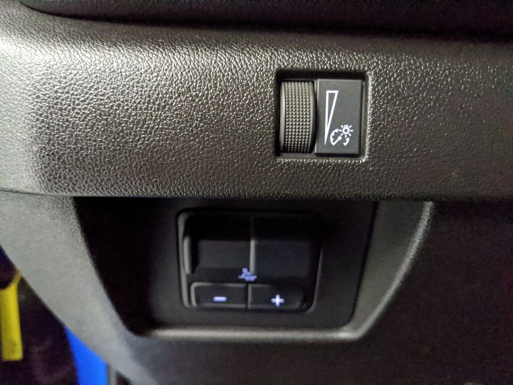 Used 2024 Chevrolet Colorado LT w/ LT Convenience Package image 20