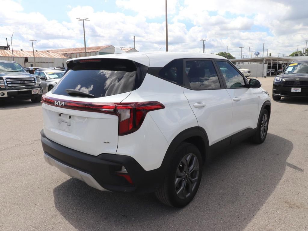 Used 2024 Kia Seltos LX AWD/4WD image 8