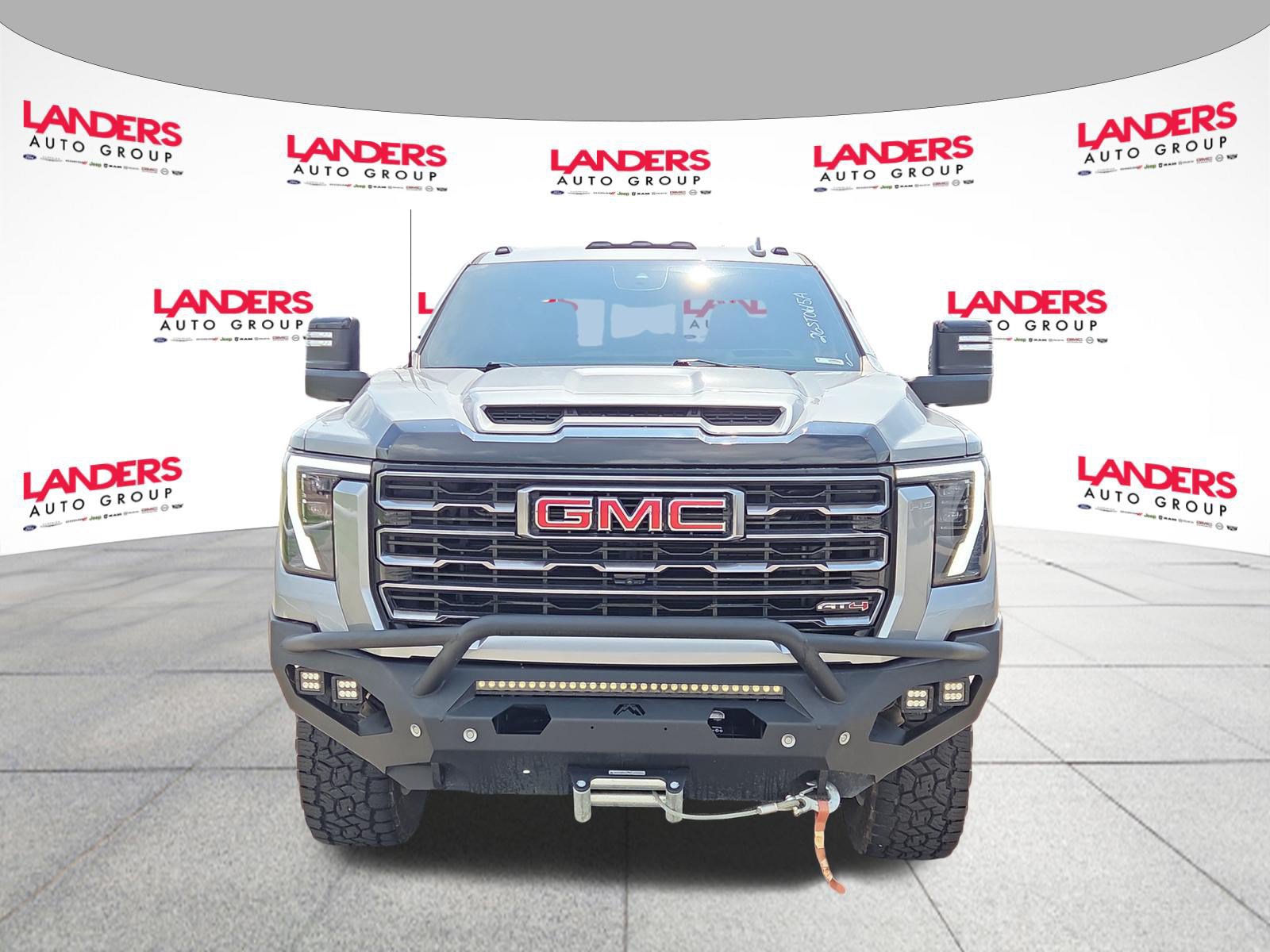Used 2025 GMC Sierra 2500 AT4 w/ Technology Package AWD/4WD image 8
