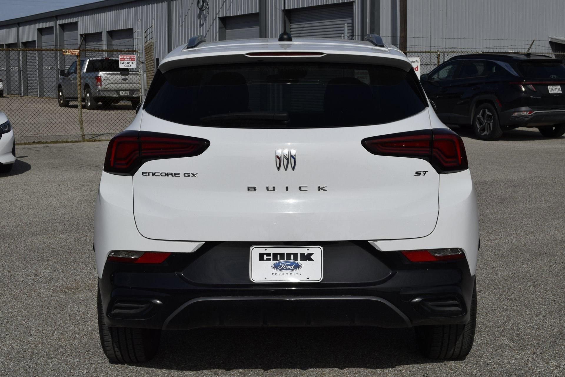 Used 2024 Buick Encore GX Sport Touring image 9