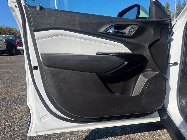 Used 2025 Chevrolet Trax LT w/ LT Convenience Package FWD image 17