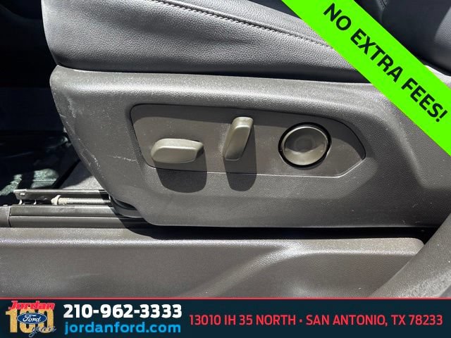 Used 2022 Chevrolet Suburban LT w/ Luxury Package RWD image 18